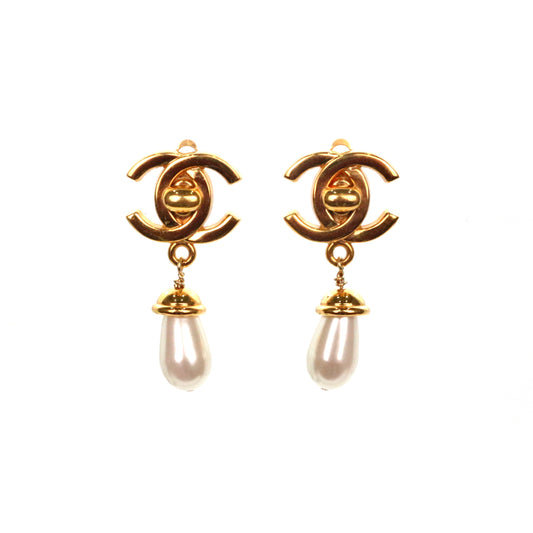 CHANEL Vintage Gold Tone CC Turn-Lock Pearl Drop Clip-On Earrings 96A [Used]