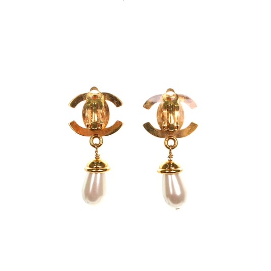 CHANEL Vintage Gold Tone CC Turn-Lock Pearl Drop Clip-On Earrings 96A [Used]
