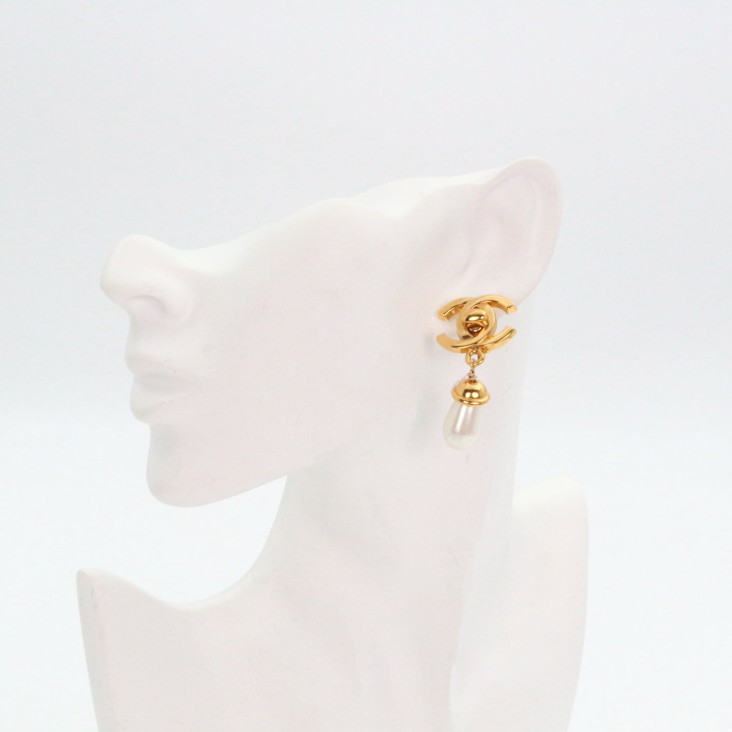 CHANEL Vintage Gold Tone CC Turn-Lock Pearl Drop Clip-On Earrings 96A [Used]