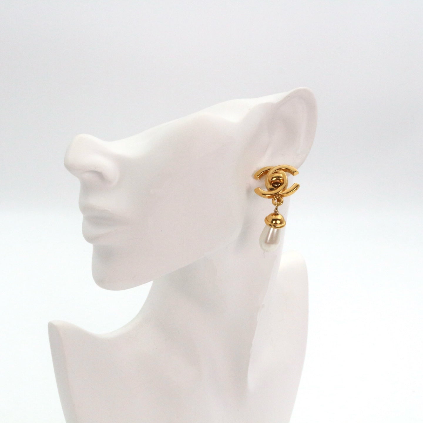 CHANEL Vintage Gold Tone CC Turn-Lock Pearl Drop Clip-On Earrings 96A [Used]
