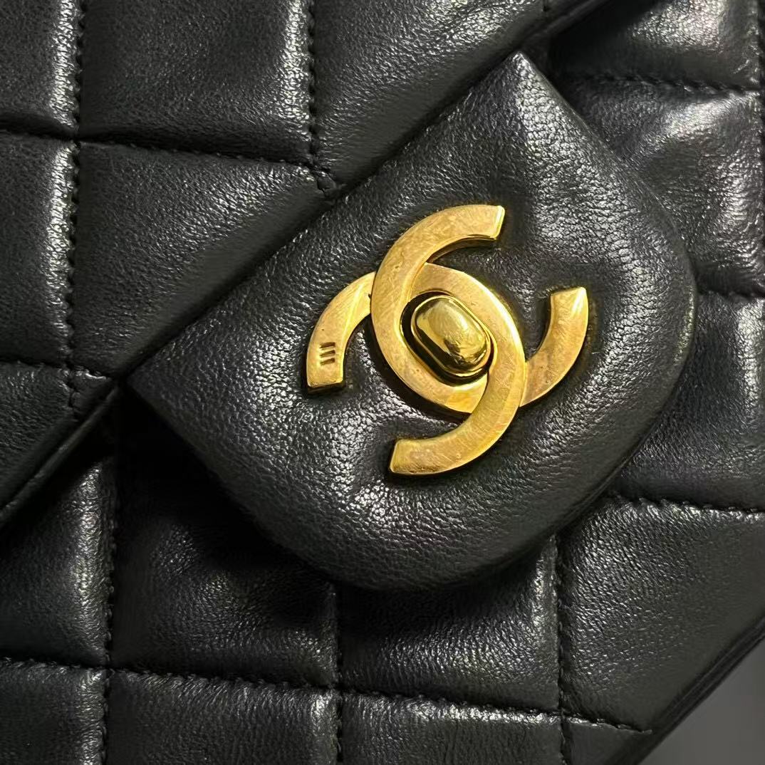 CHANEL Black Caviarskin Classic Double Flap 25 Shoulderbag [Used]