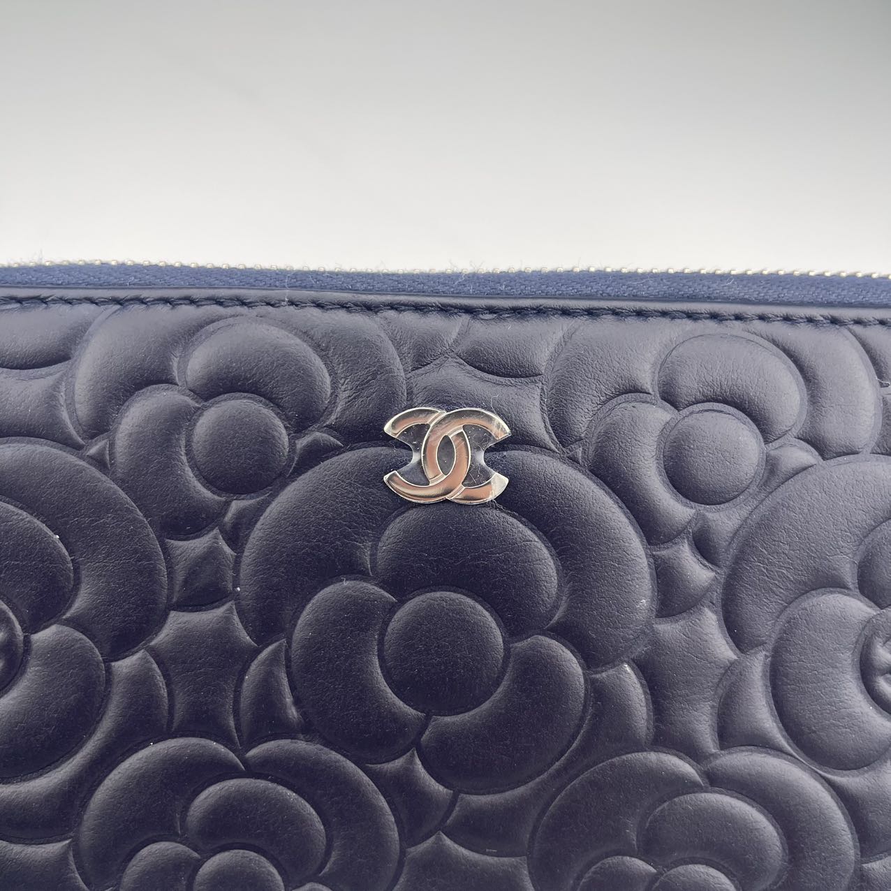 CHANEL dark blue lambskin camellia wallet [Used]