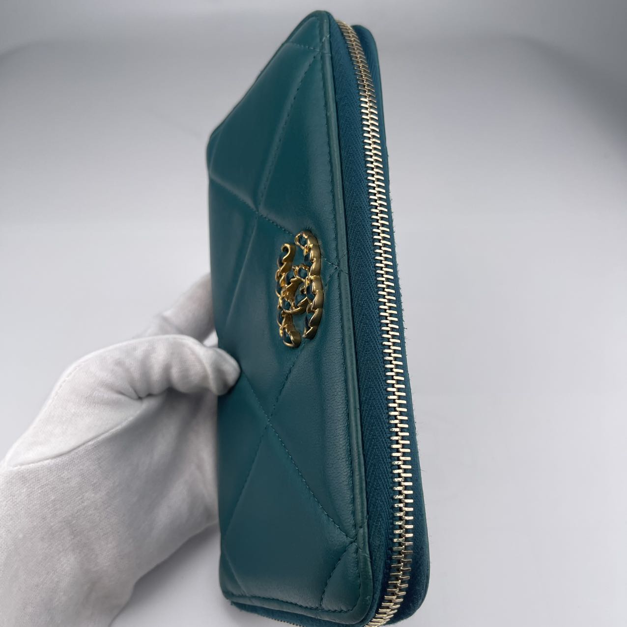 Chanel Peacock Green Lambskin Zip Wallet Clutch [used] – Vintage Velaa