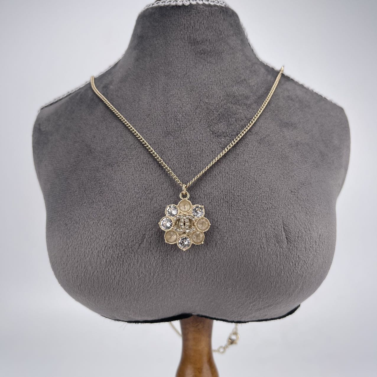 Chanel Flower Pendant Necklace with Diamonds[used]