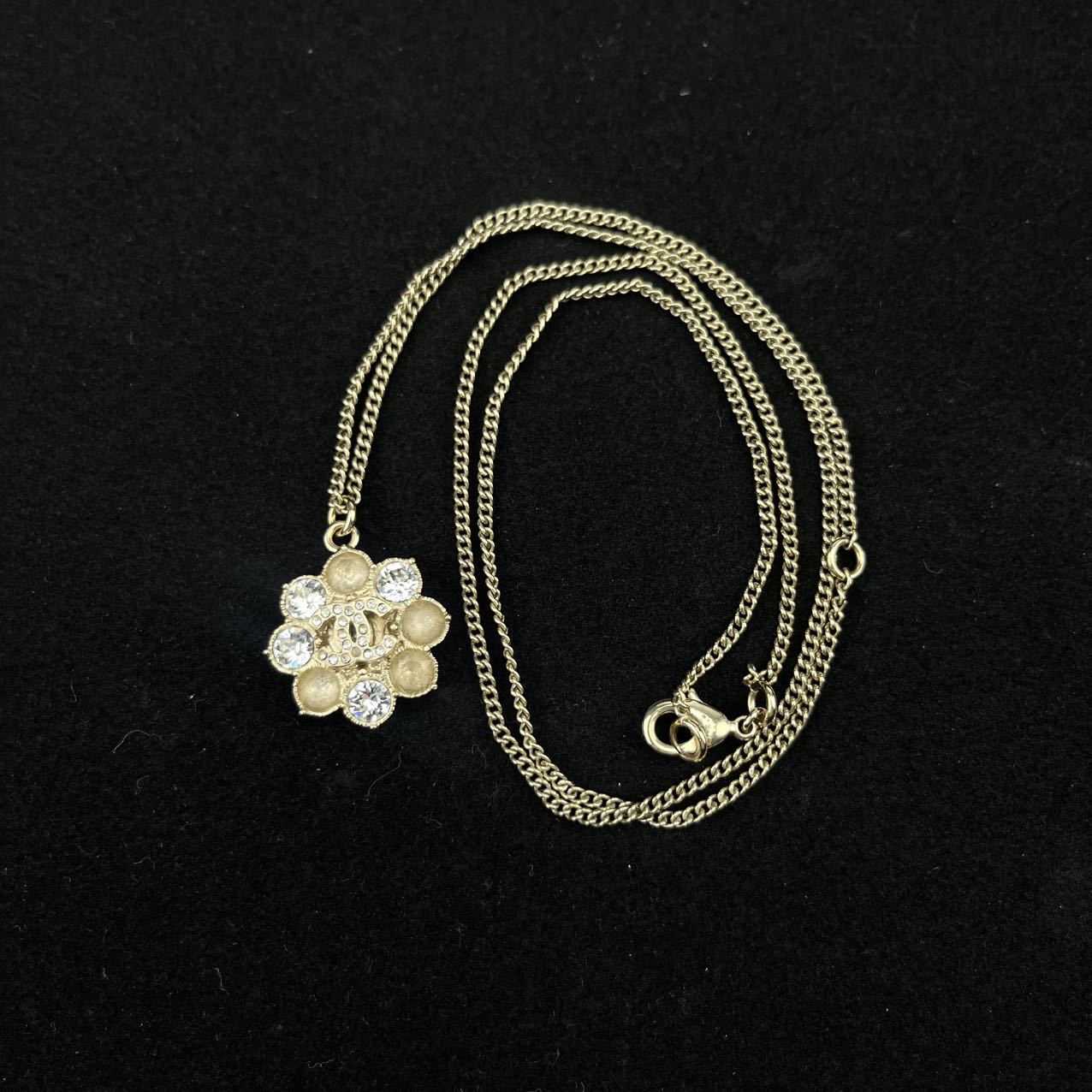 Chanel Flower Pendant Necklace with Diamonds[used]