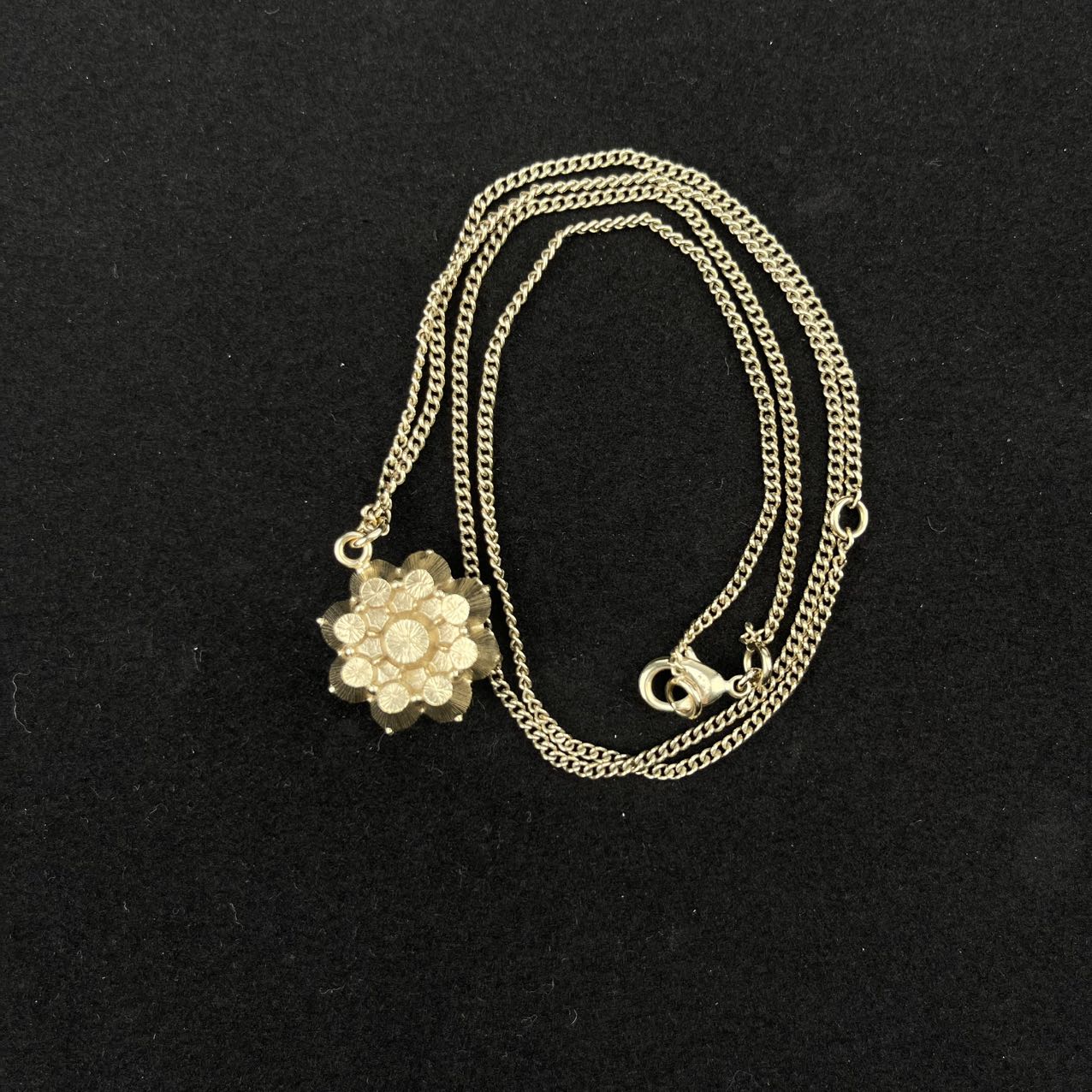 Chanel Flower Pendant Necklace with Diamonds[used]