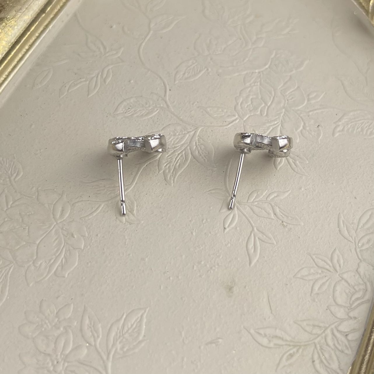 Chanel CC logo piercing[used]