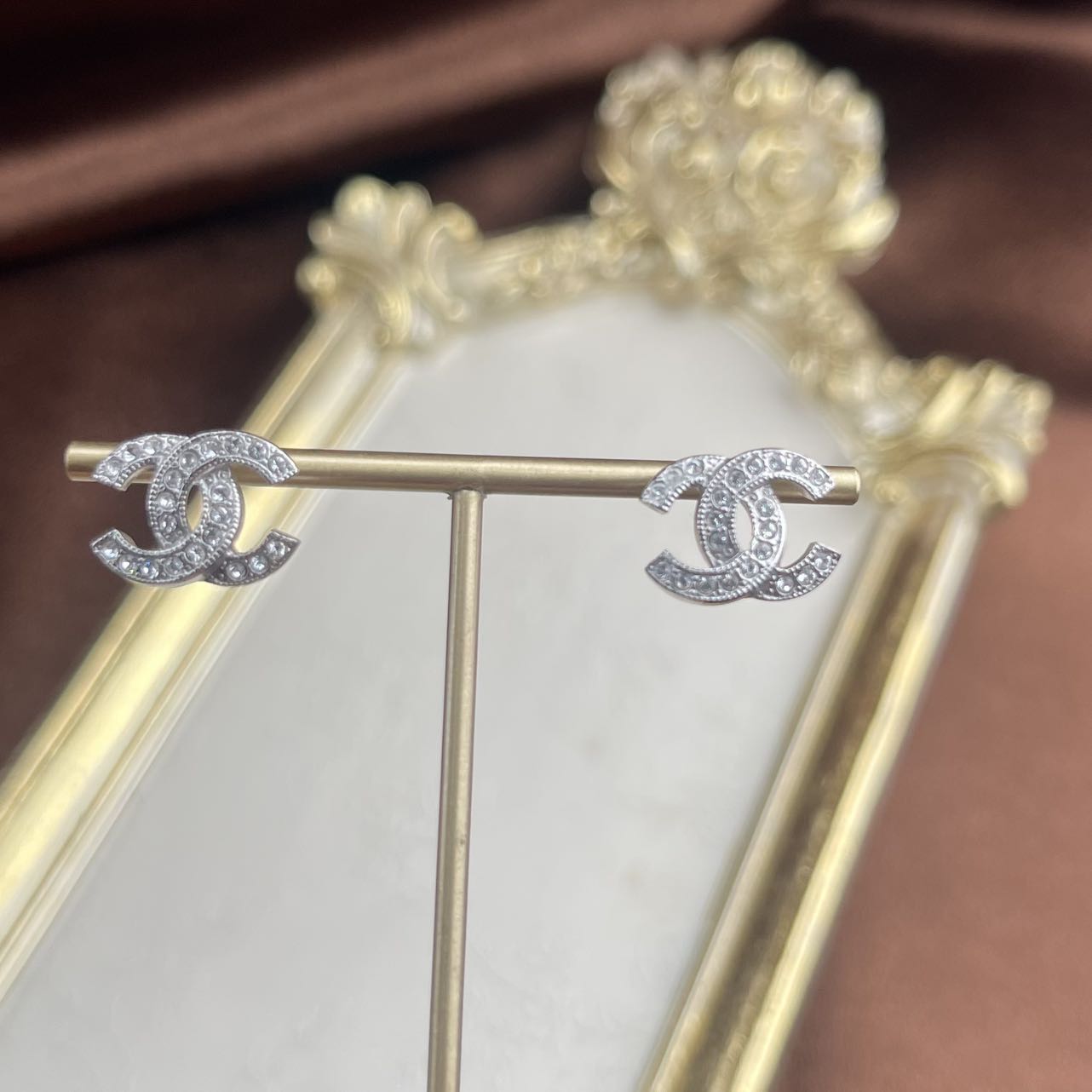 Chanel CC logo piercing[used]