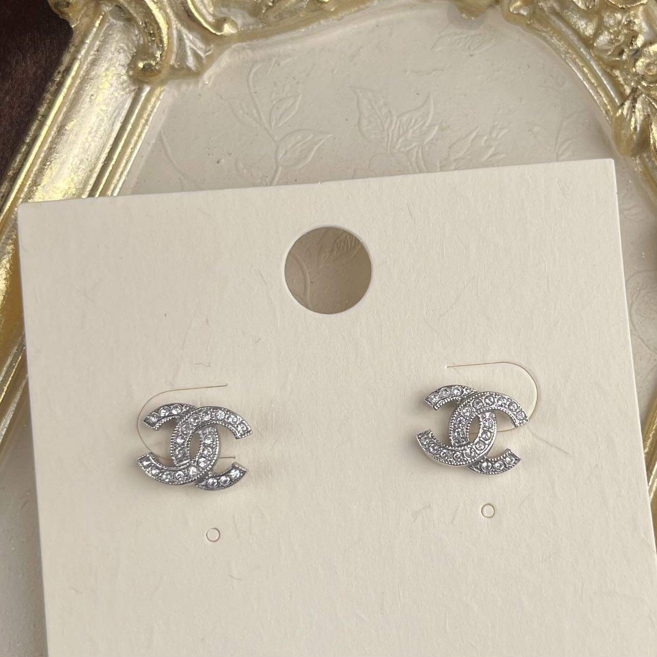 Chanel CC logo piercing[used]