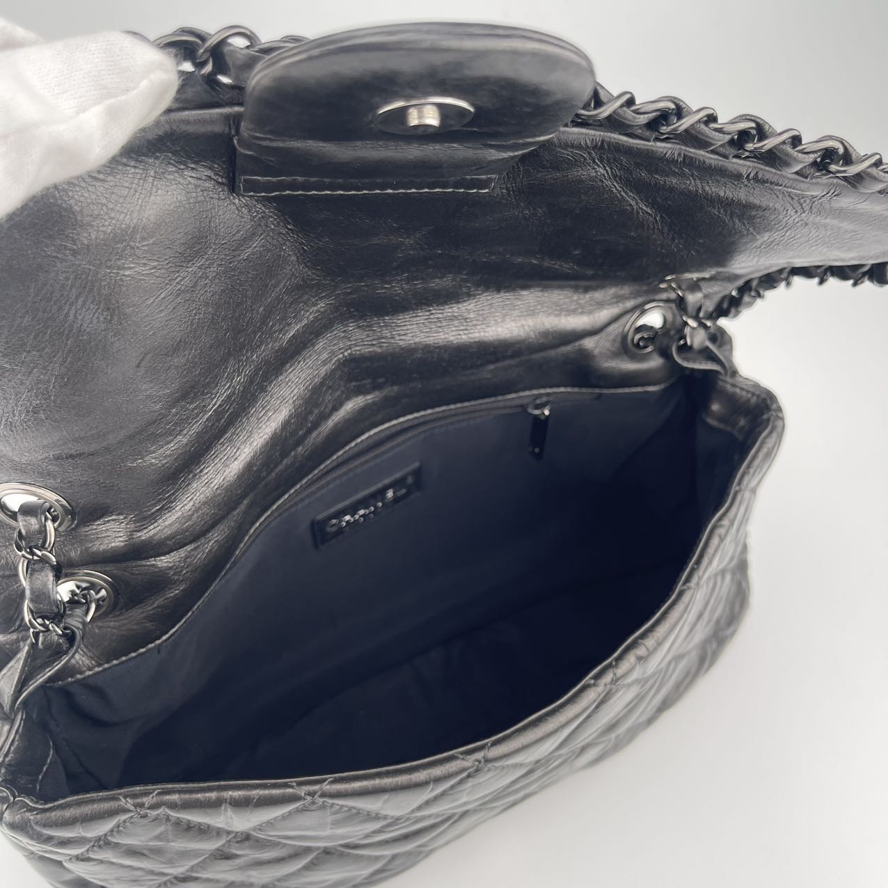 CHANEL Classic Flap Bag with Piped Edges in Glazed Calfskin Leather [Used]