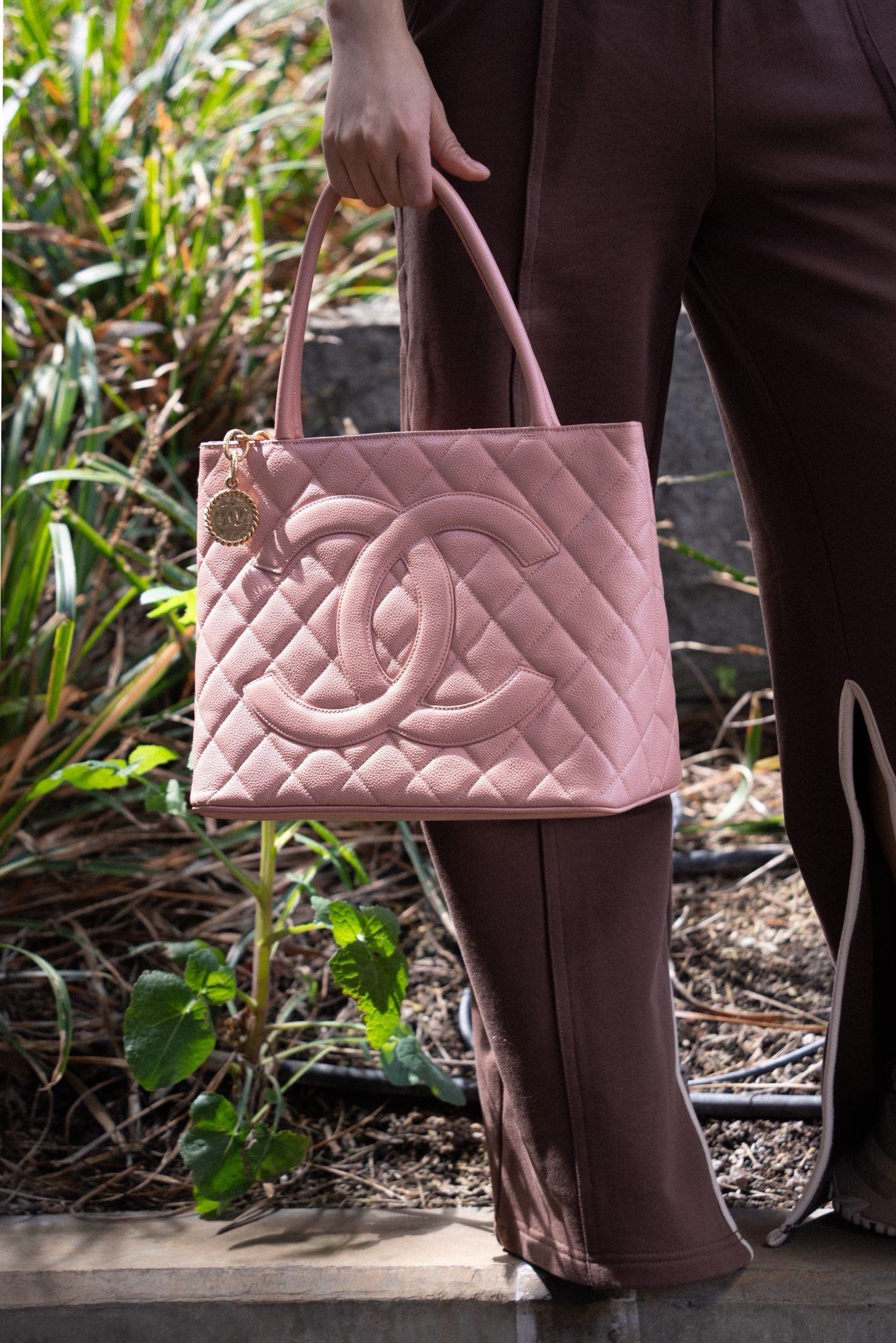 CHANEL Matelasse Pink Gold Coin Caviar Medallion Tote Handbag [Used]