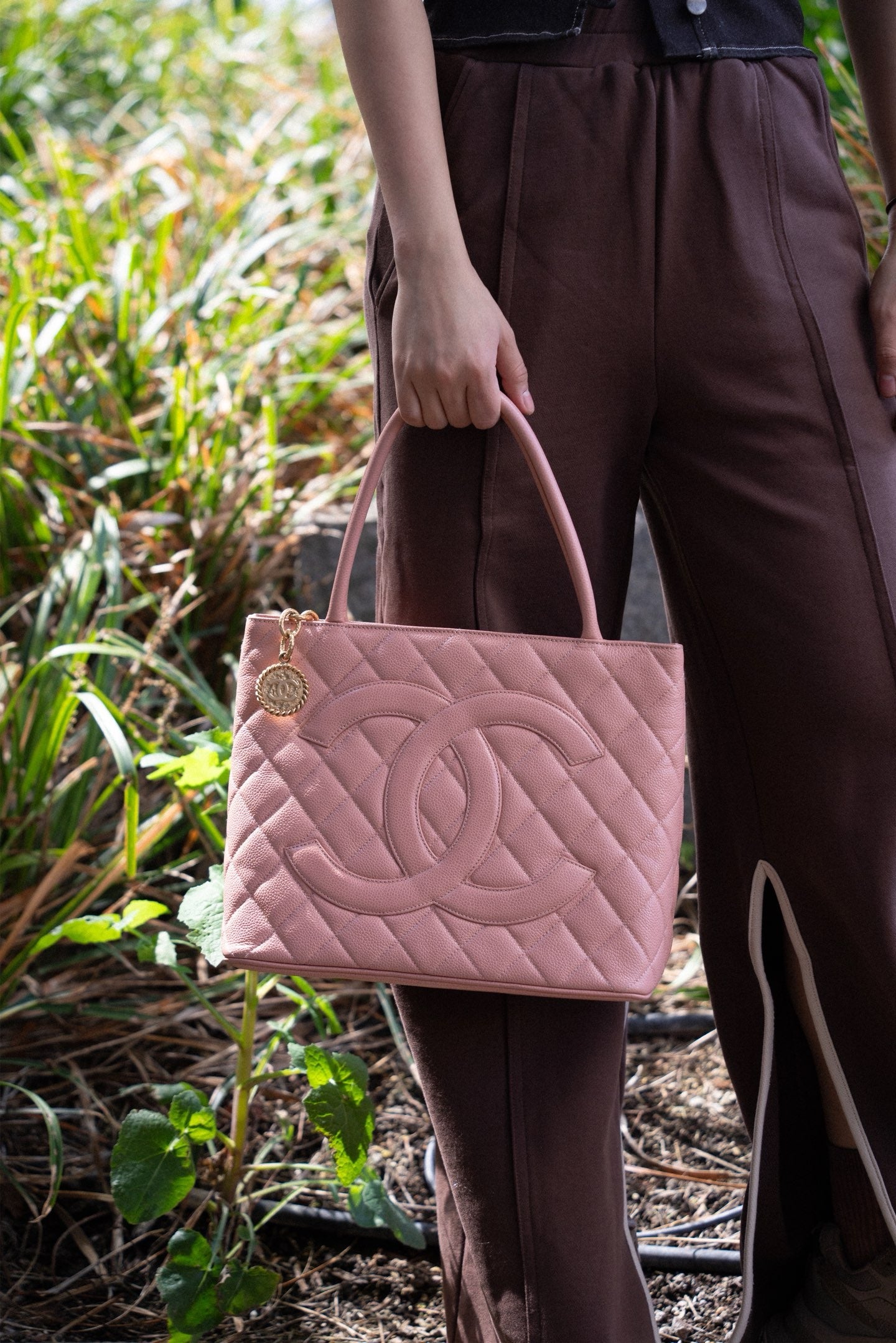 CHANEL Matelasse Pink Gold Coin Caviar Medallion Tote Handbag [Used]