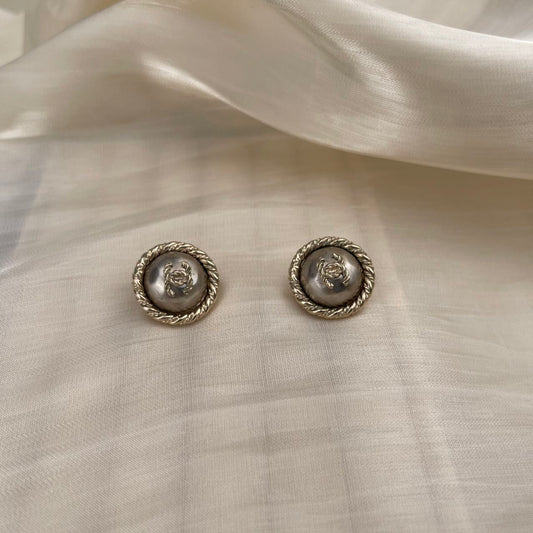 Chanel CC Signature Metal Clip-on Earring[Used]