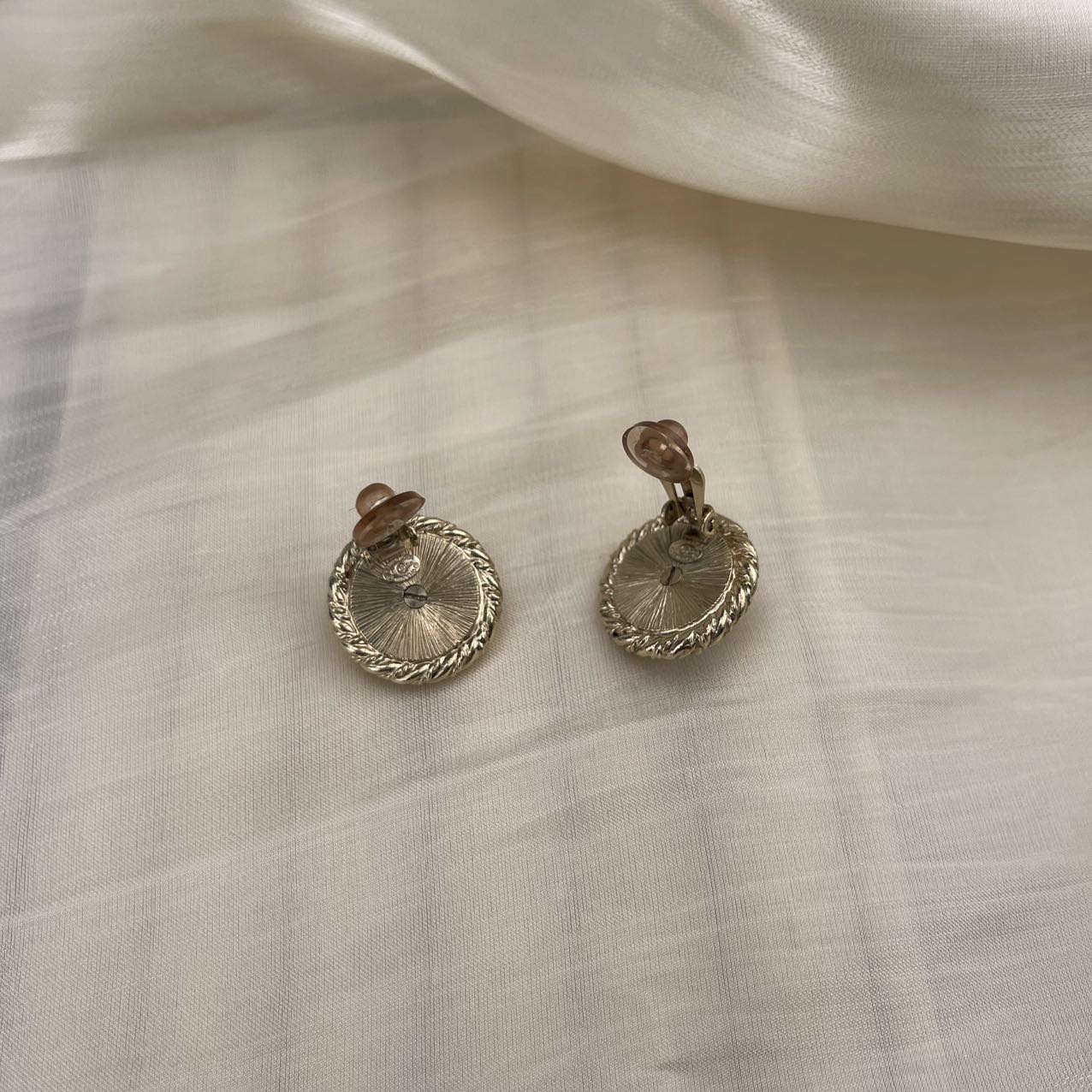Chanel CC Signature Metal Clip-on Earring[Used]