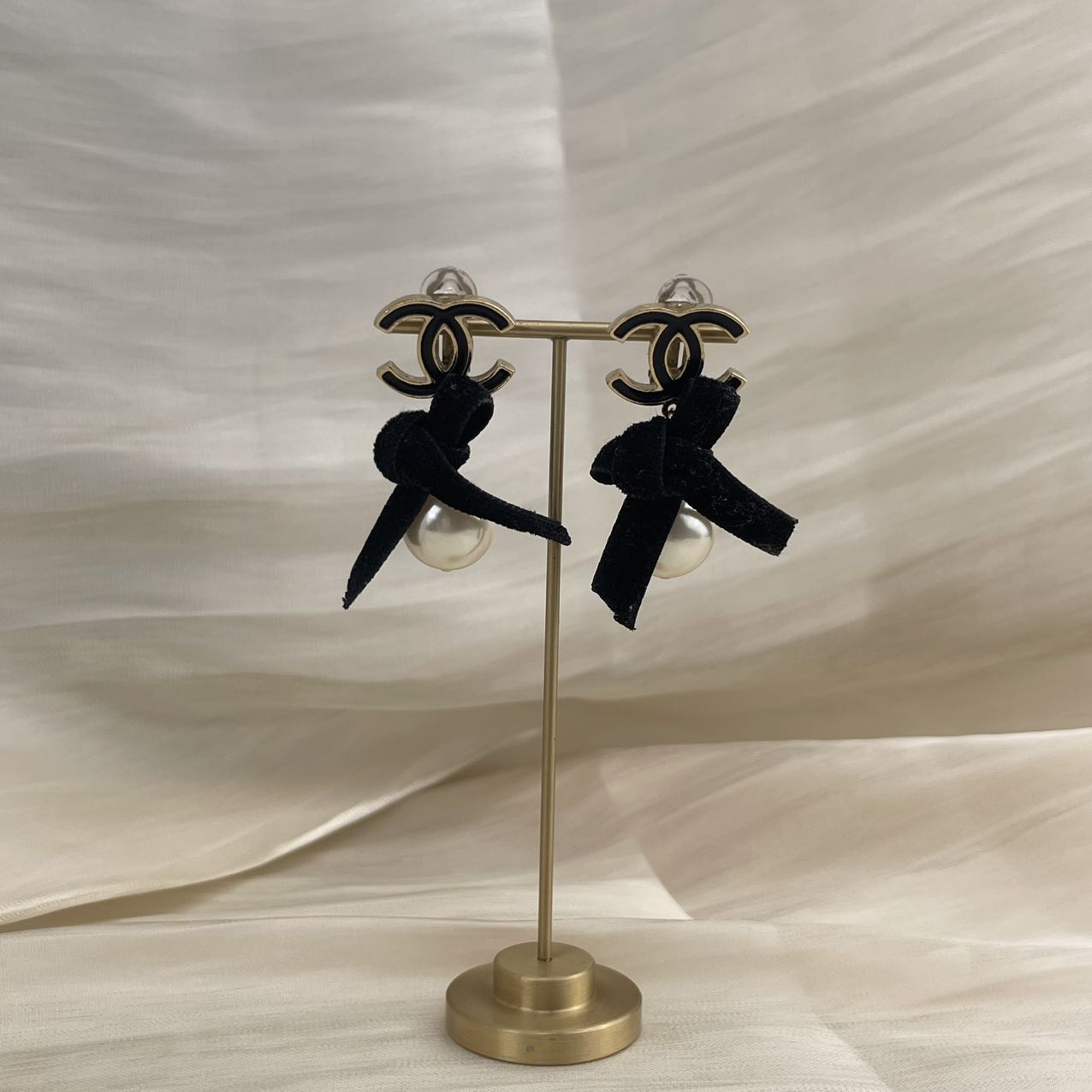 CHANEL Coco Mark Ribbon Pearl Clip-On Earrings[used]