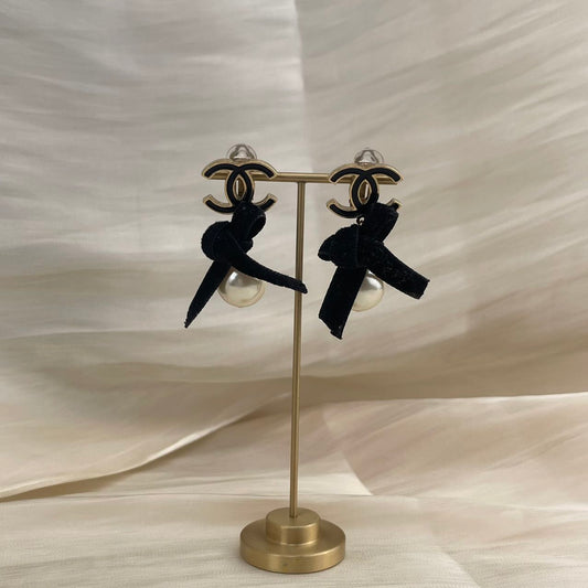 CHANEL Coco Mark Ribbon Pearl Clip-On Earrings[used]