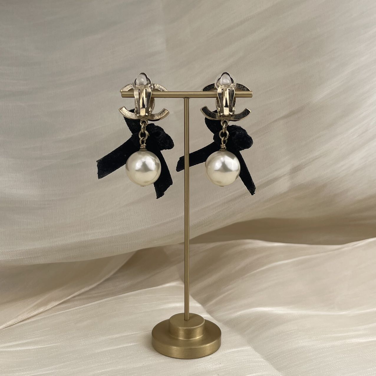 CHANEL Coco Mark Ribbon Pearl Clip-On Earrings[used]