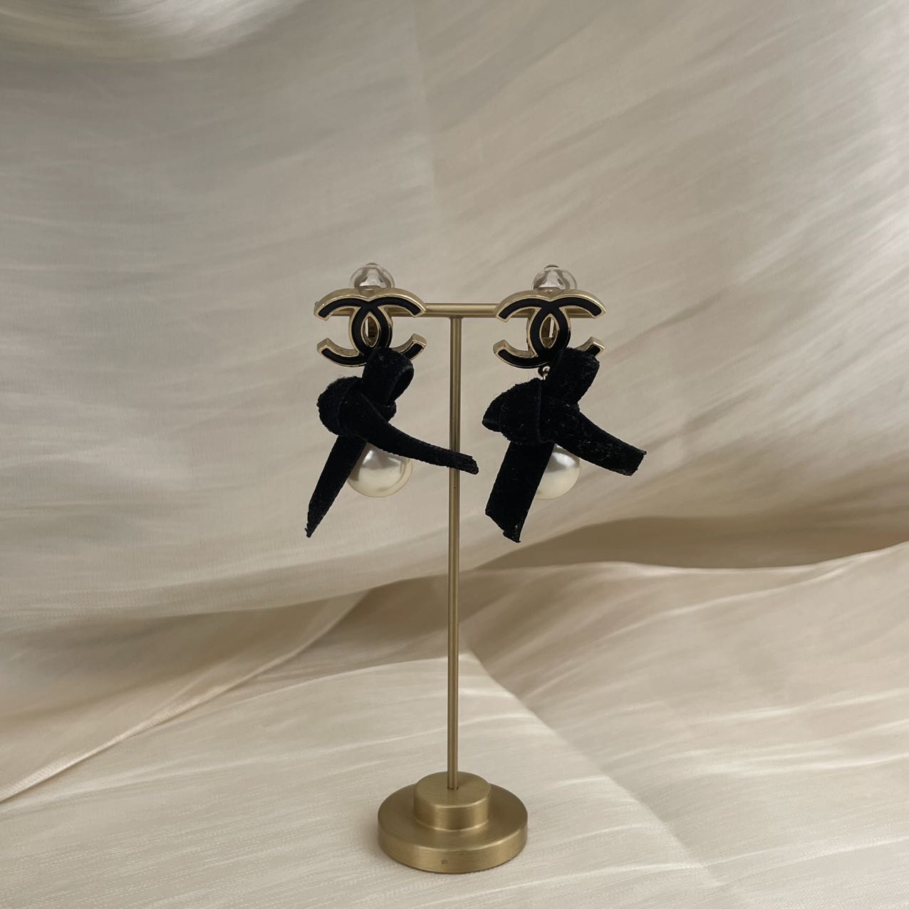 CHANEL Coco Mark Ribbon Pearl Clip-On Earrings[used]