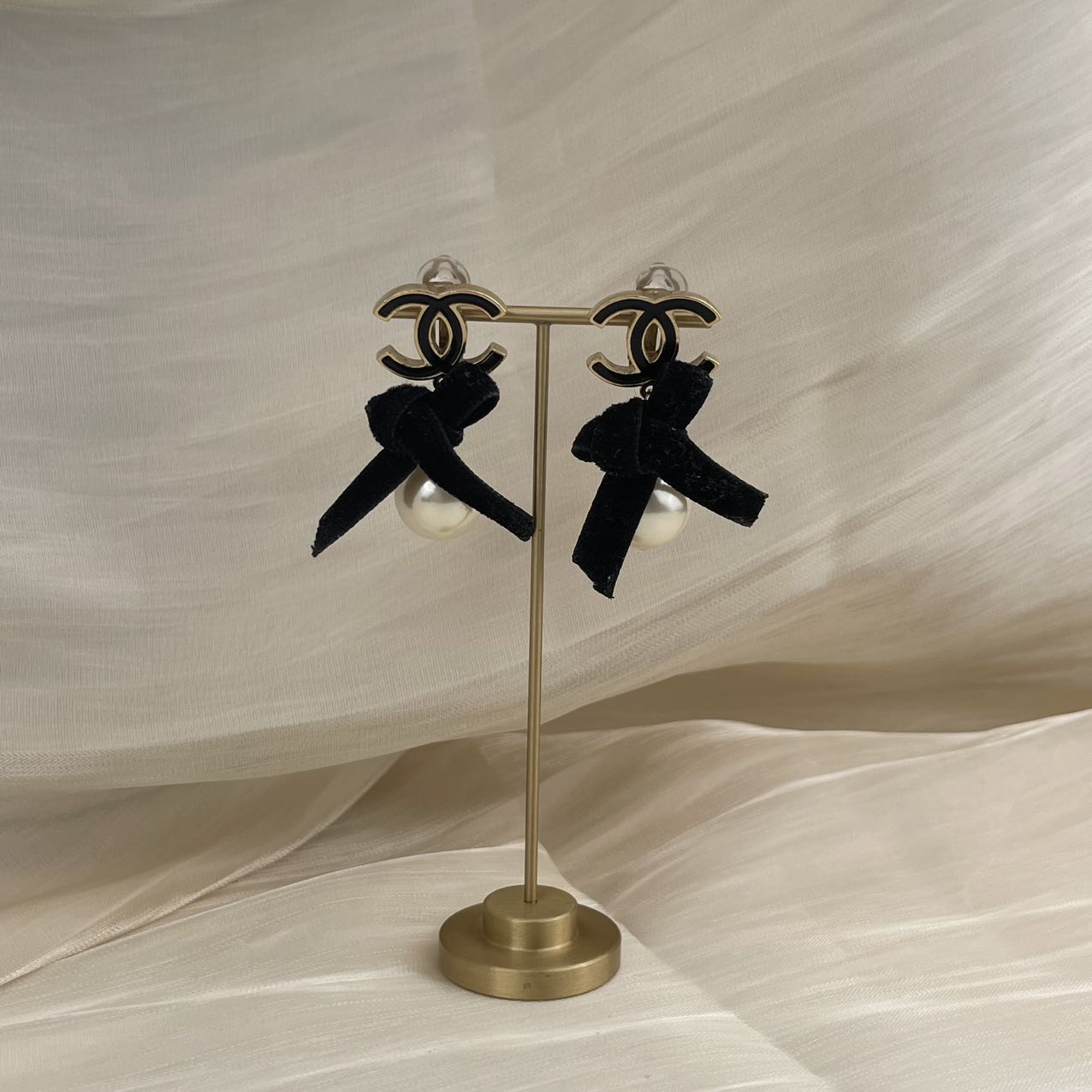 CHANEL Coco Mark Ribbon Pearl Clip-On Earrings[used]