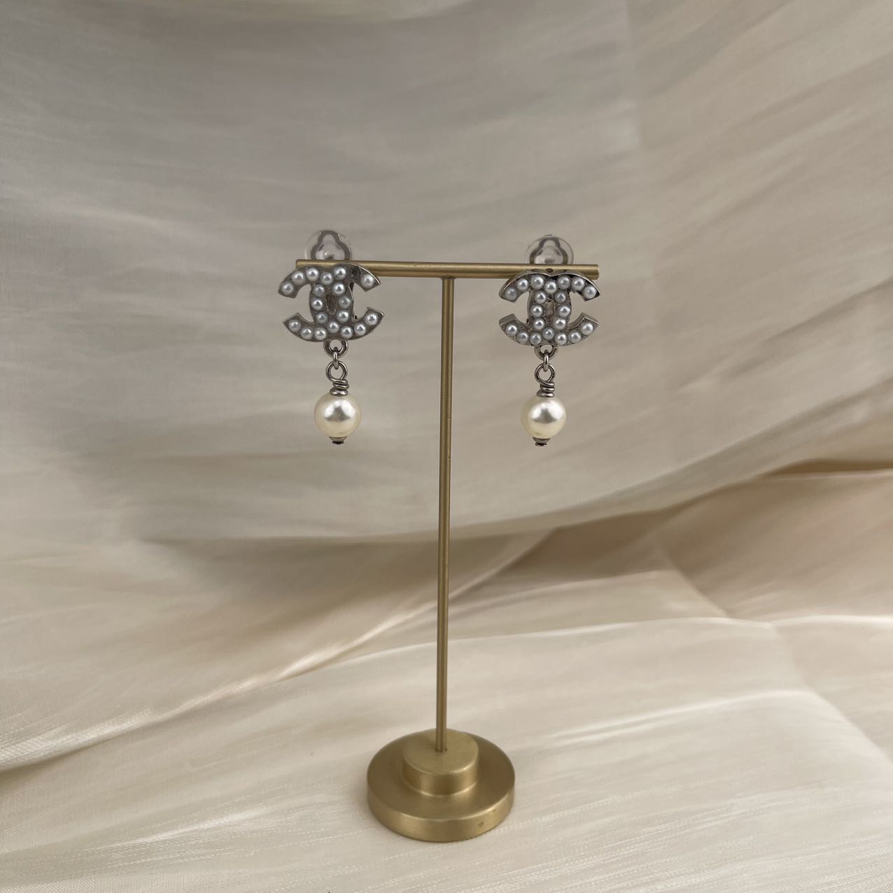 CHANEL Coco Mark Pearl Clip-On Earrings 08V – White Pearl[Used]