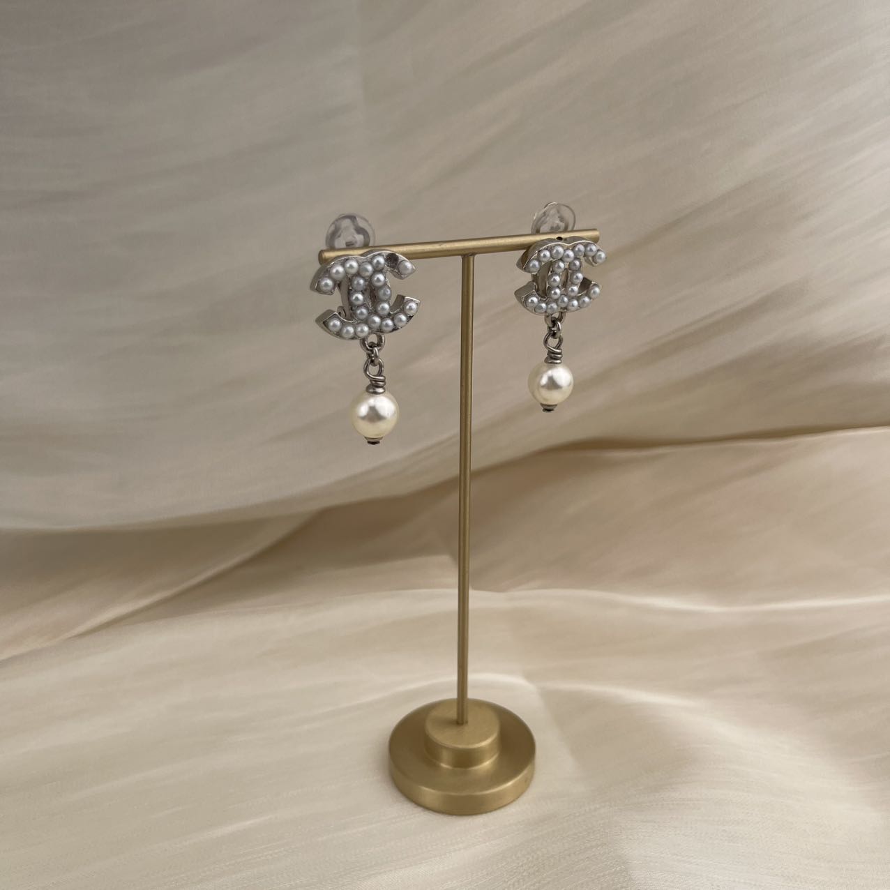 CHANEL Coco Mark Pearl Clip-On Earrings 08V – White Pearl[Used]