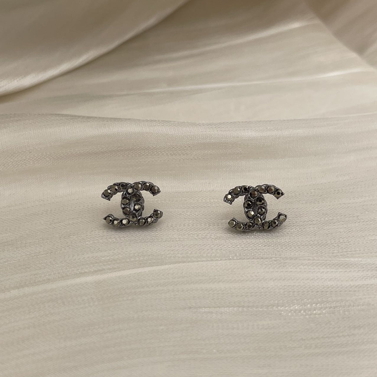 CHANEL Coco Mark Rhinestone Stud Earrings C18V [Used]