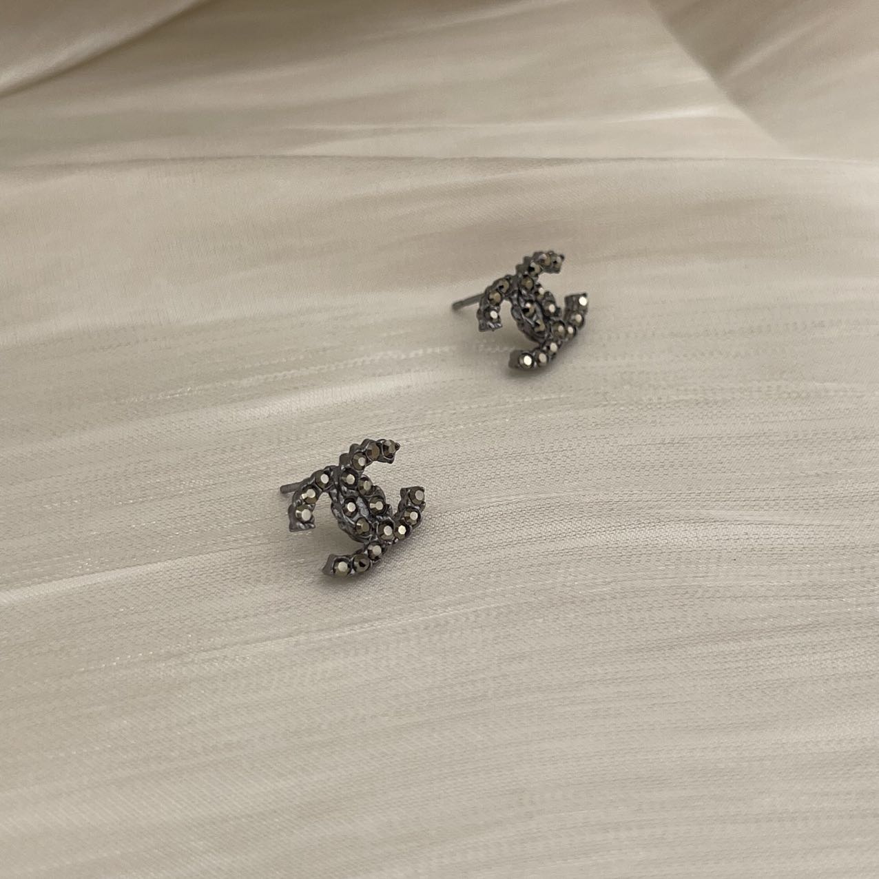 CHANEL Coco Mark Rhinestone Stud Earrings C18V [Used]