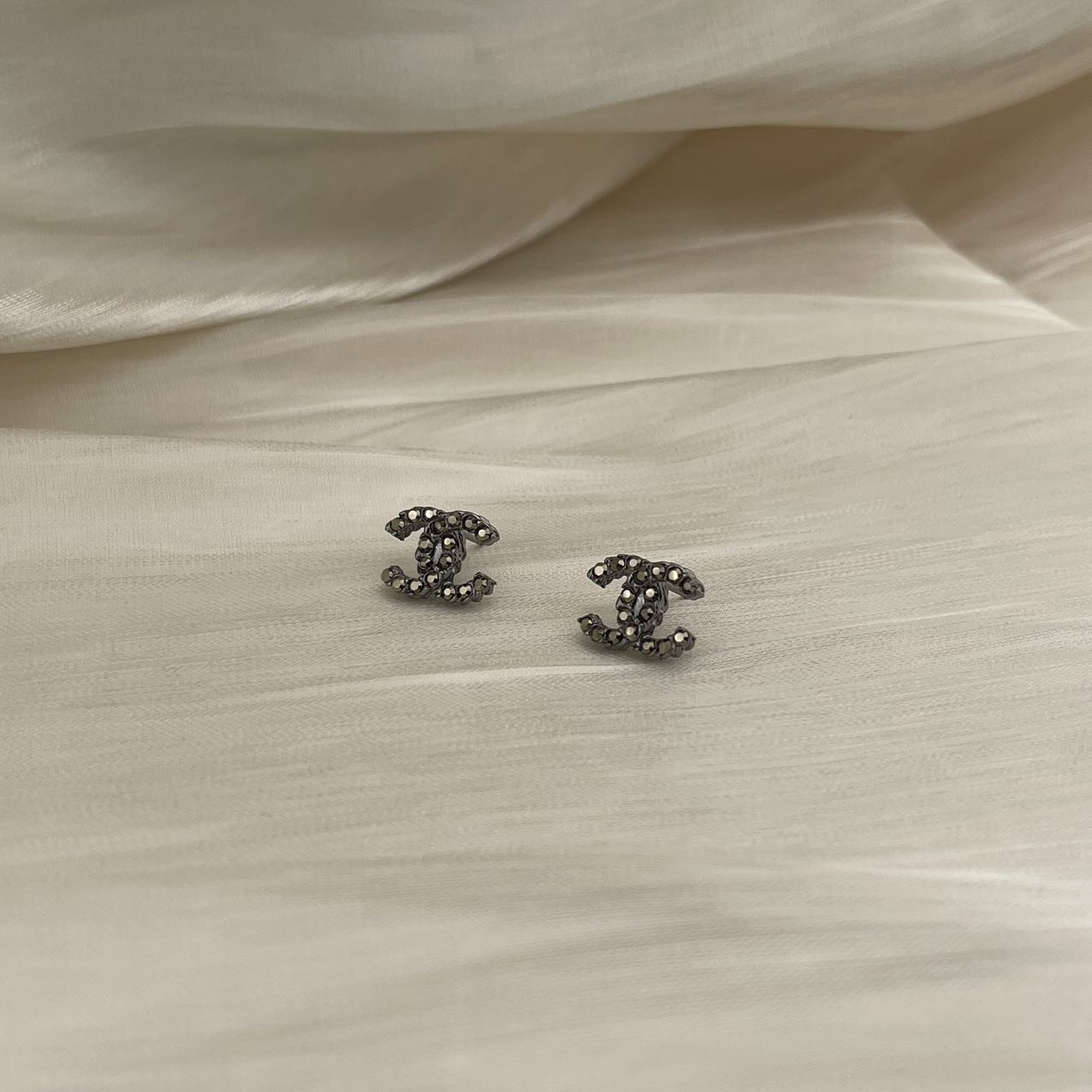 CHANEL Coco Mark Rhinestone Stud Earrings C18V [Used]
