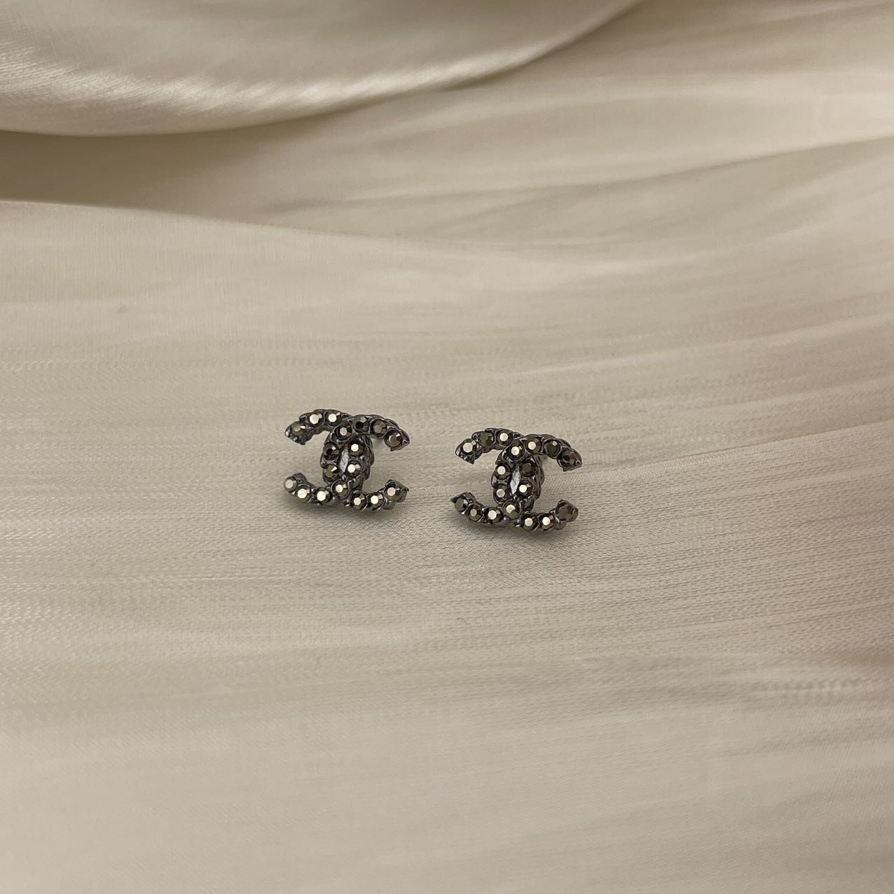 CHANEL Coco Mark Rhinestone Stud Earrings C18V [Used]
