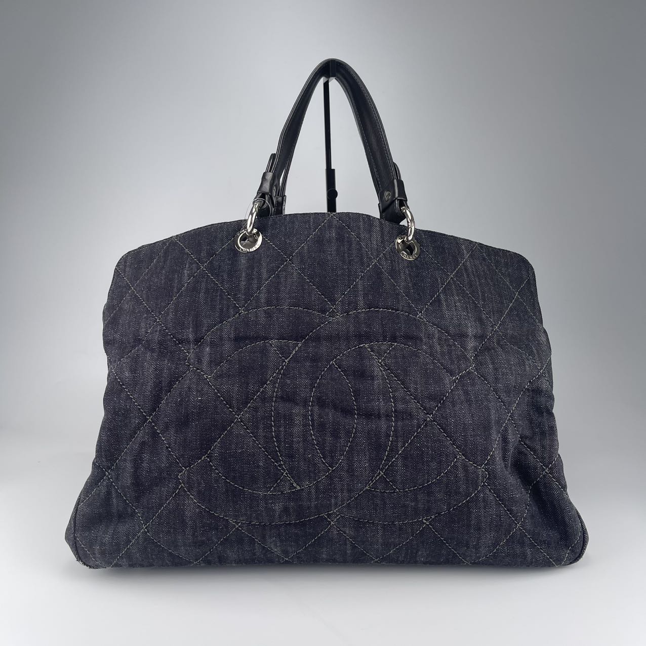 Chanel Dark Blue Denim tote bag [Used]