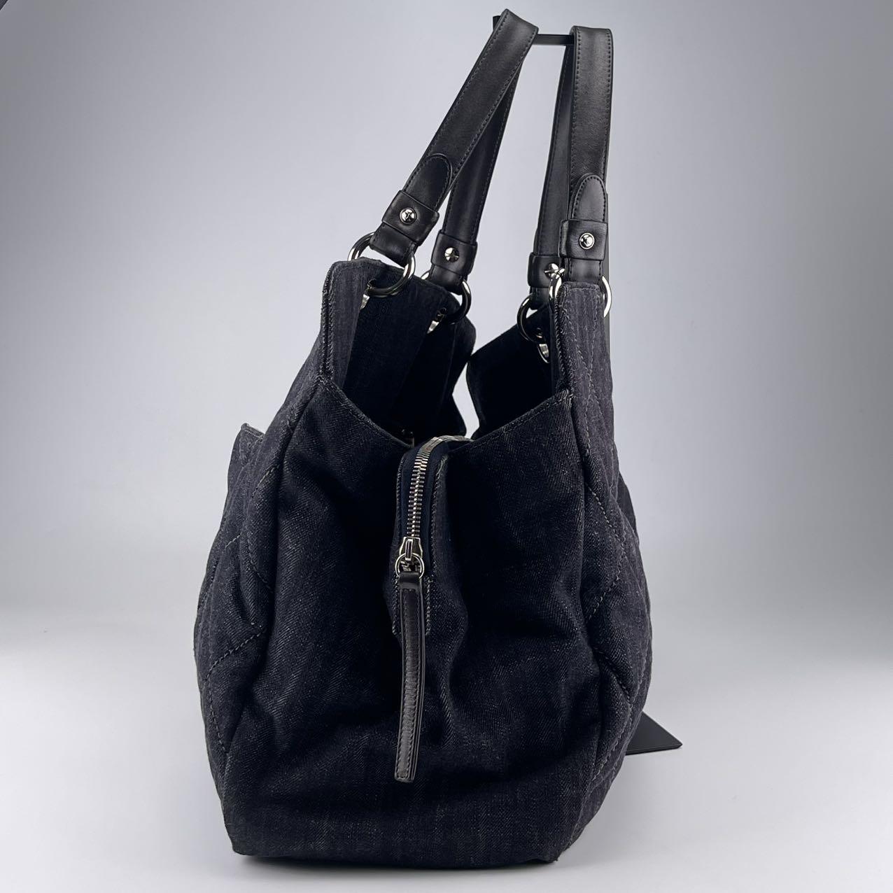 Chanel Dark Blue Denim tote bag [Used]