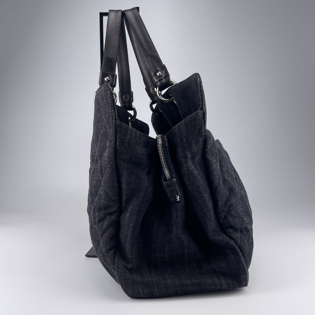 Chanel Dark Blue Denim tote bag [Used]