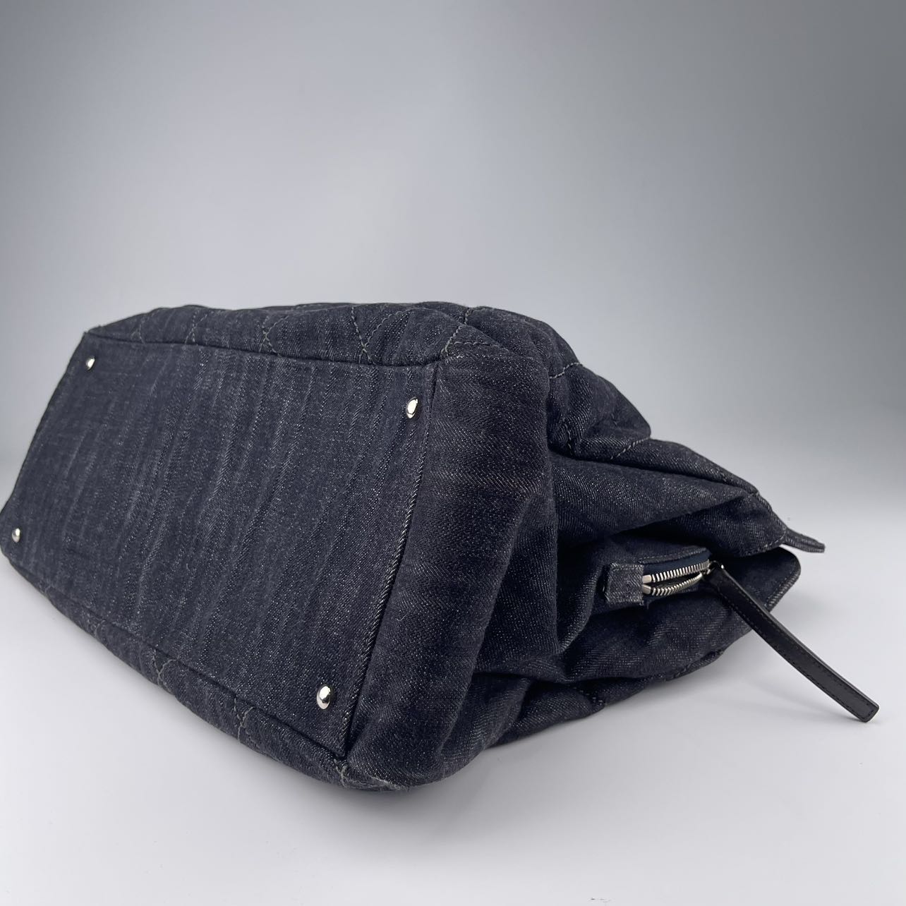Chanel Dark Blue Denim tote bag [Used]