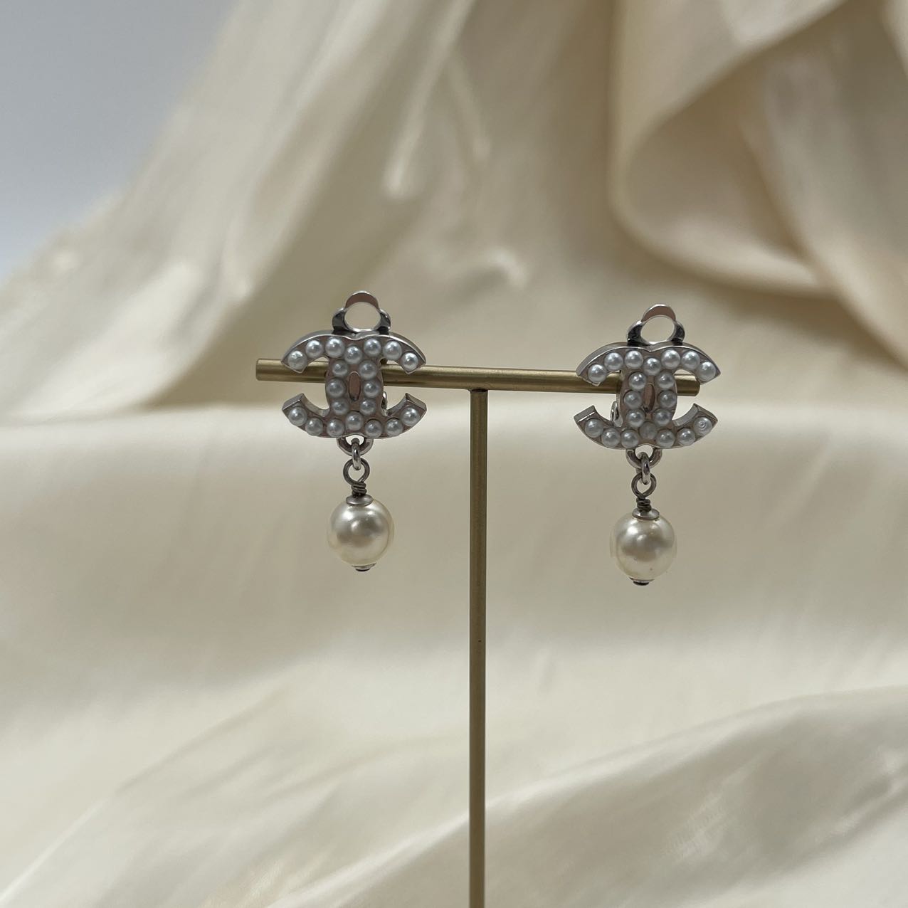 Chanel CC Logo Pearl Drop Earrings[Used]