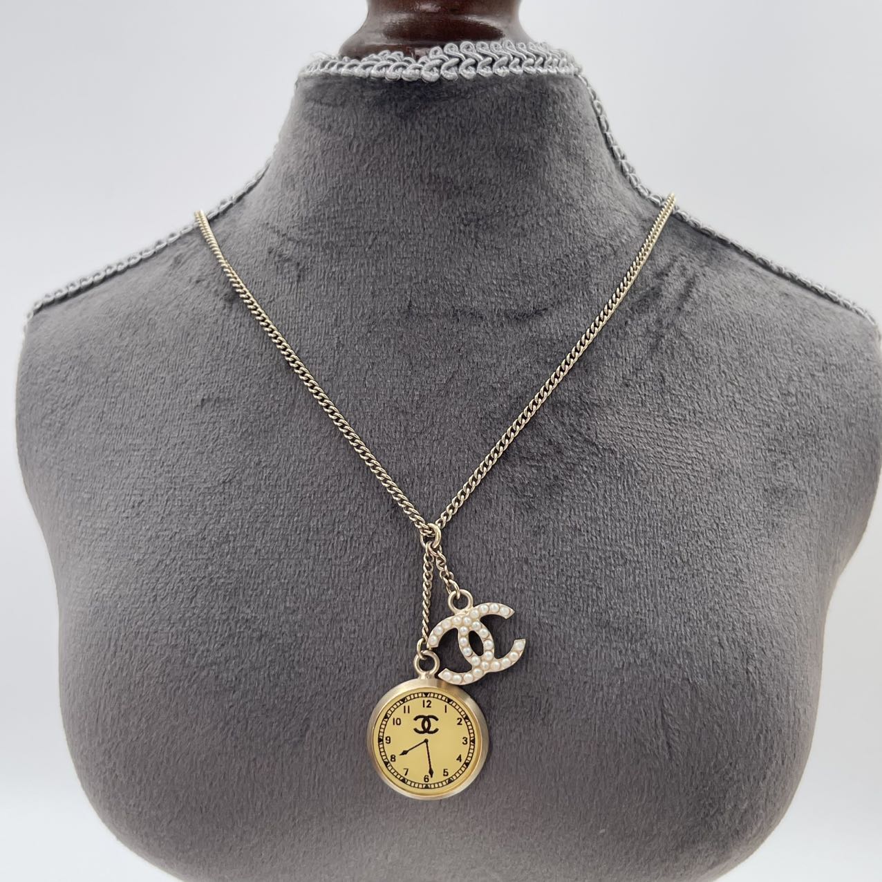 CHANEL Pearl Chain Necklace with CC Logo & Clock Motif Pendant [Used]