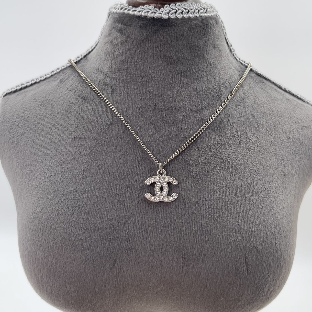 CHANEL Sliver Tone Rhinestone CC Logo Pendant Necklace[Used]