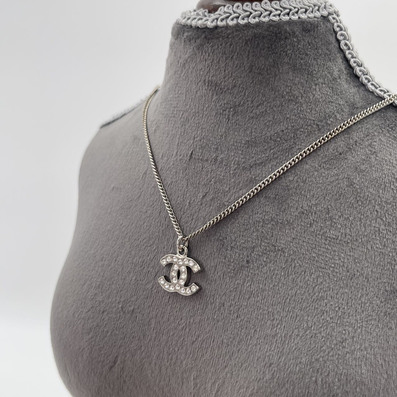 CHANEL Sliver Tone Rhinestone CC Logo Pendant Necklace[Used]