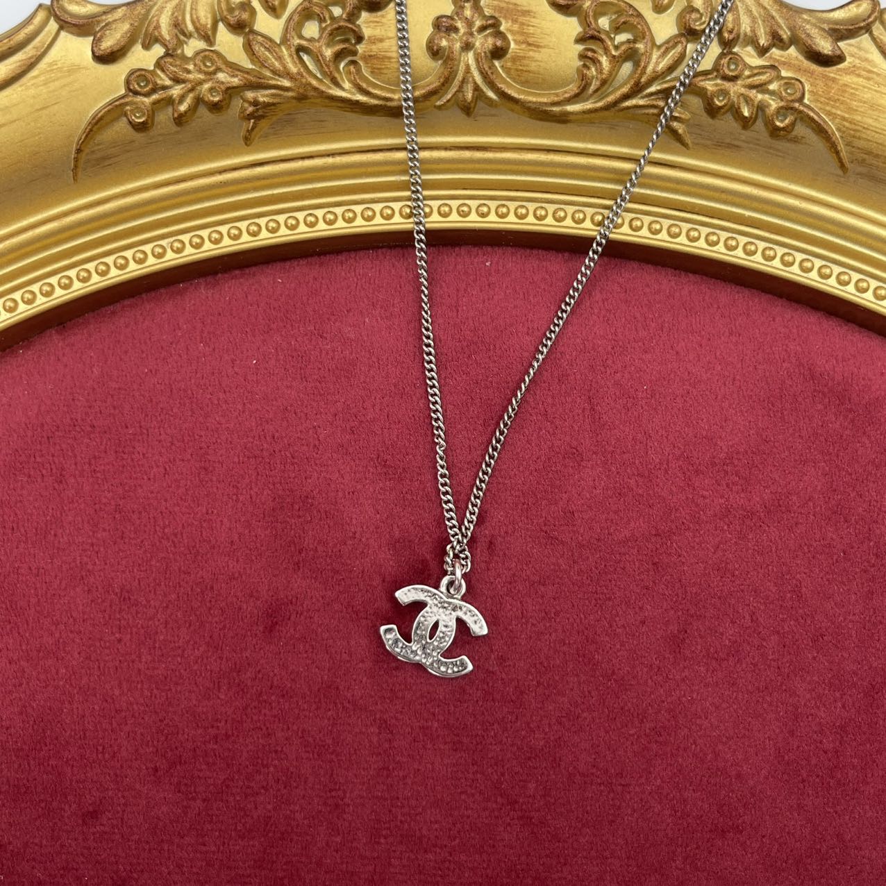 CHANEL Sliver Tone Rhinestone CC Logo Pendant Necklace[Used]