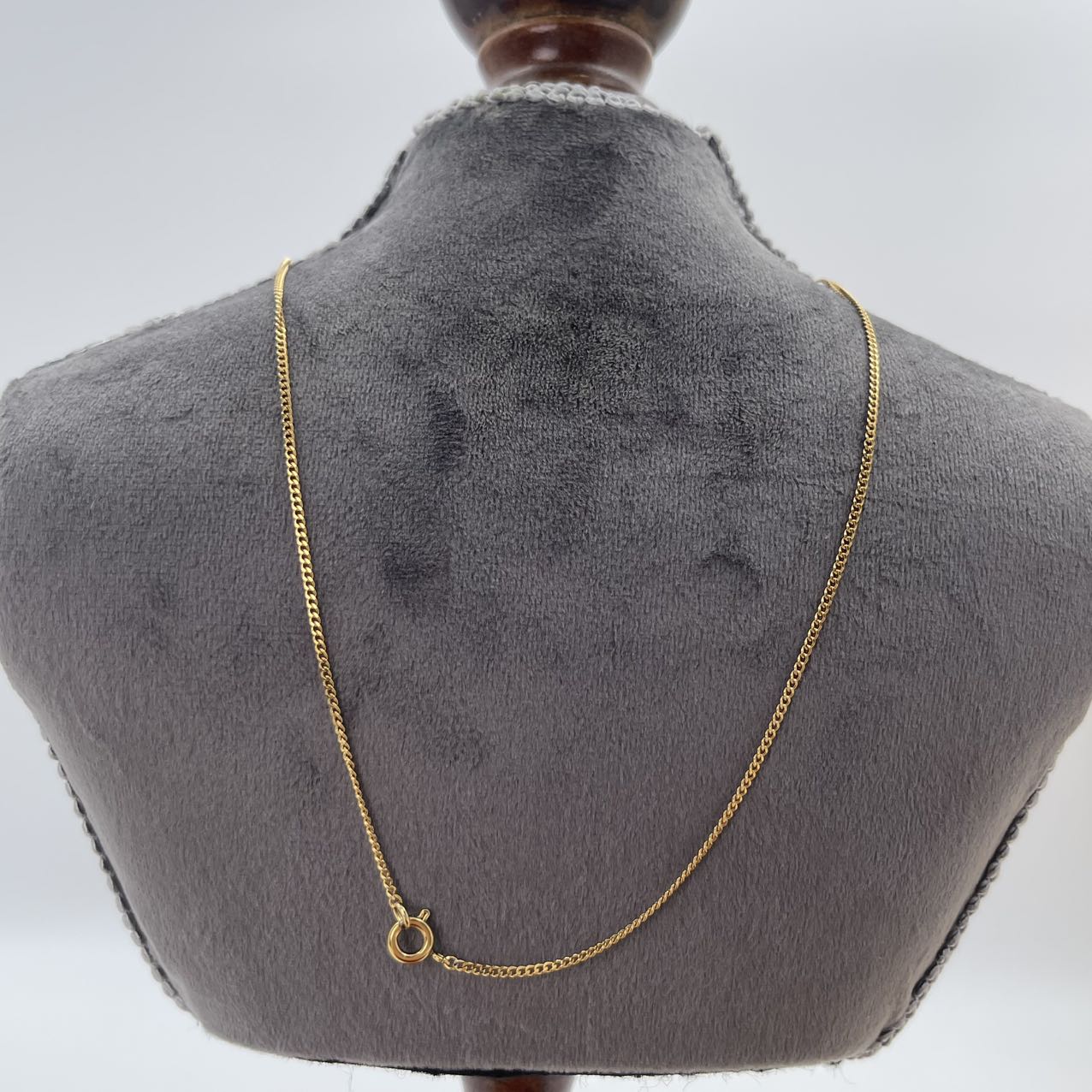 CHANEL Sculpted CC Logo Necklace in Gold Tone [Used]