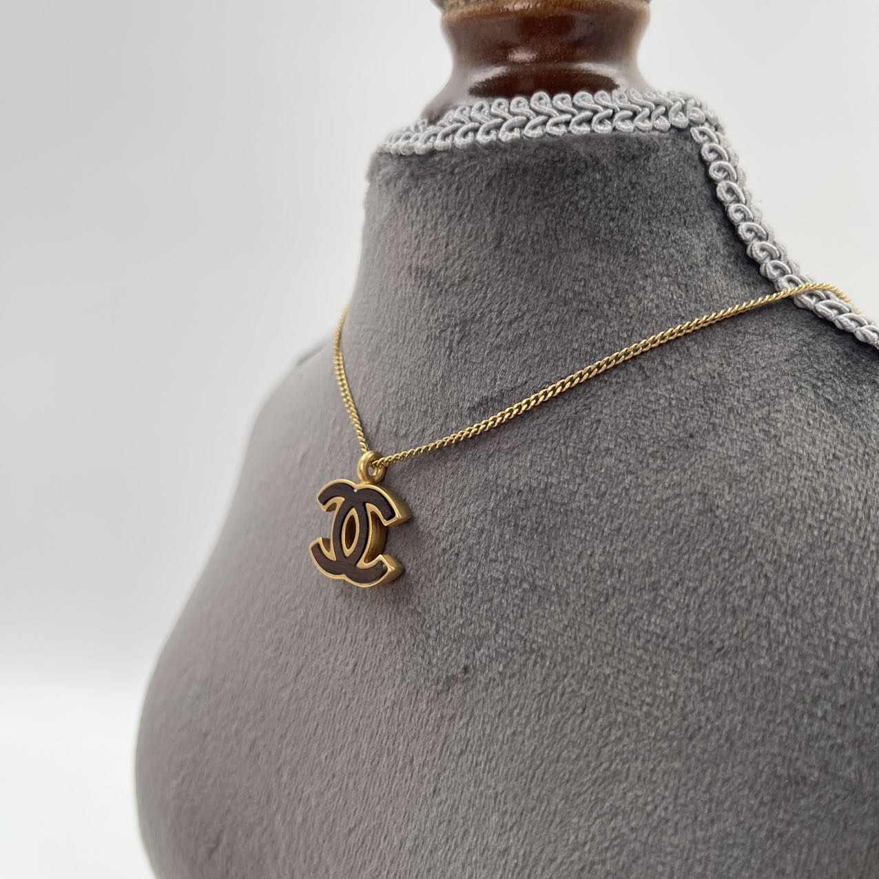 CHANEL Gold & Wood Inlay CC Logo Necklace [Used]