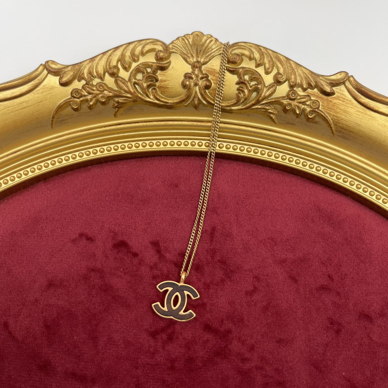 CHANEL Gold & Wood Inlay CC Logo Necklace [Used]