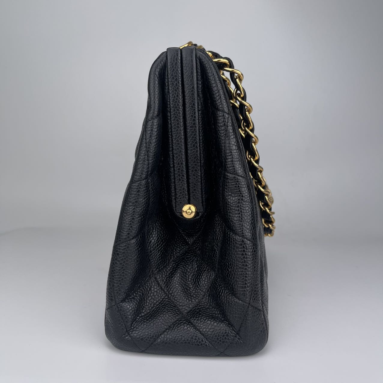 Chanel black and gold pebbled cowhide tote[Used]