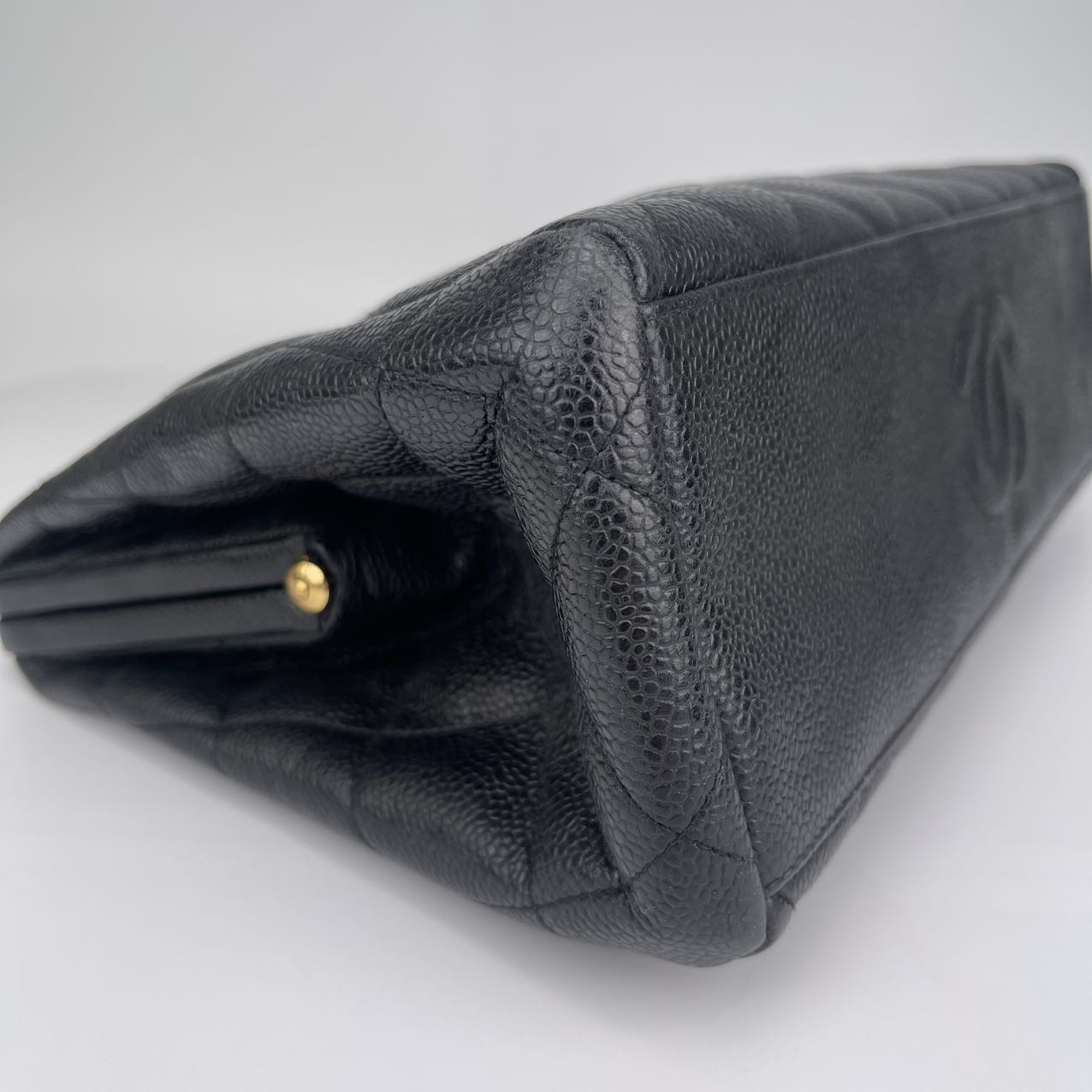 Chanel black and gold pebbled cowhide tote[Used]