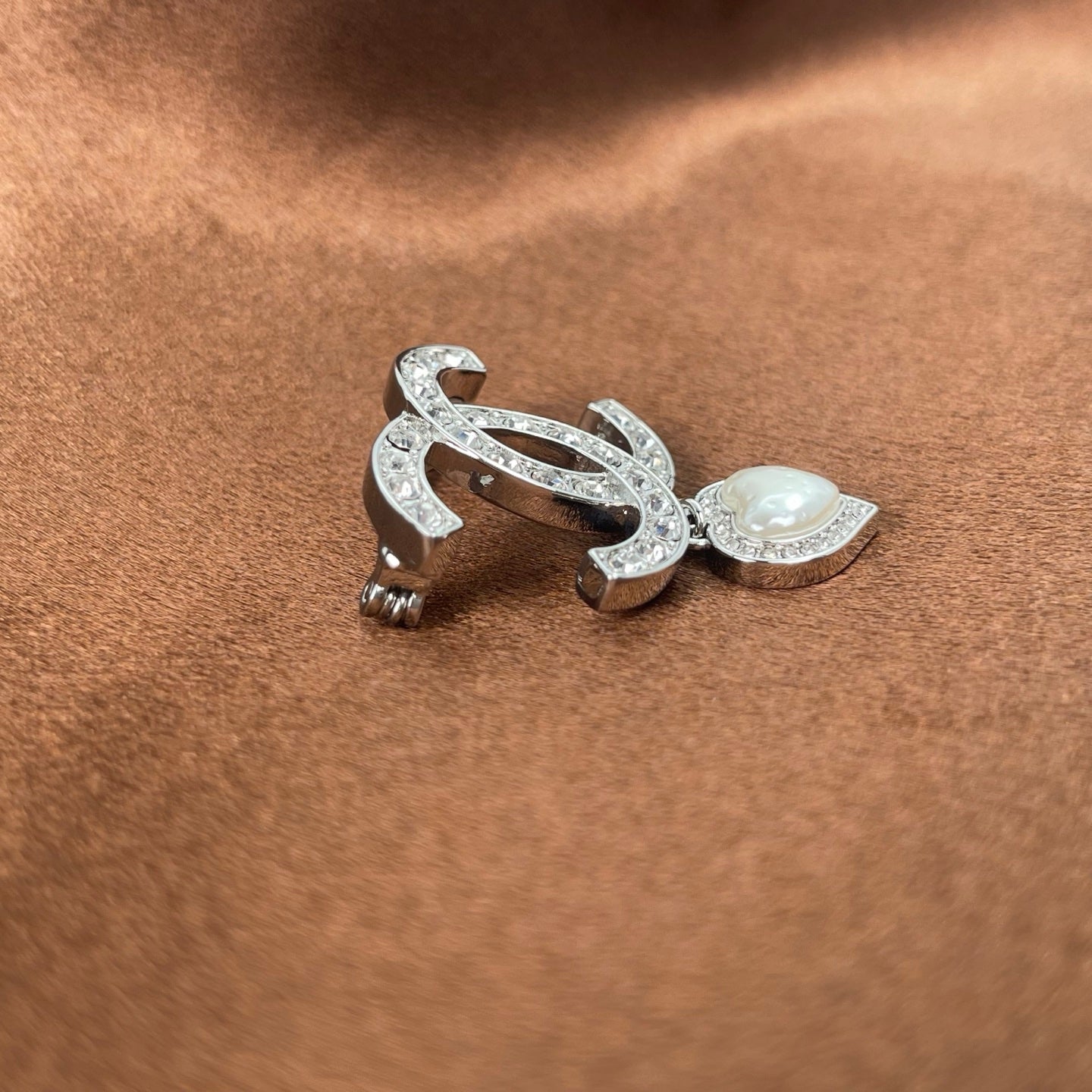 Chanel Coco Mark Heart Brooch with Rhinestones & Pearls – Silver [Used]