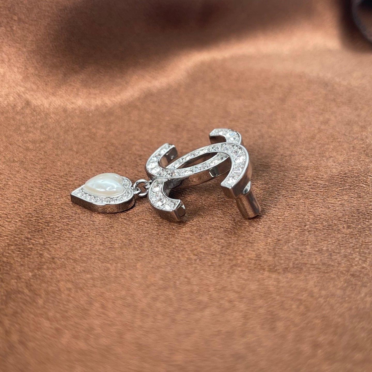 Chanel Coco Mark Heart Brooch with Rhinestones & Pearls – Silver [Used]