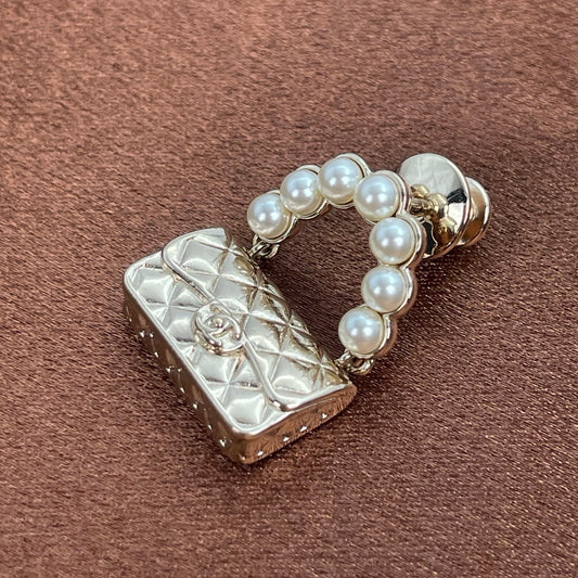 Chanel Coco Mark Matelassé Pearl Brooch – Gold [Used]
