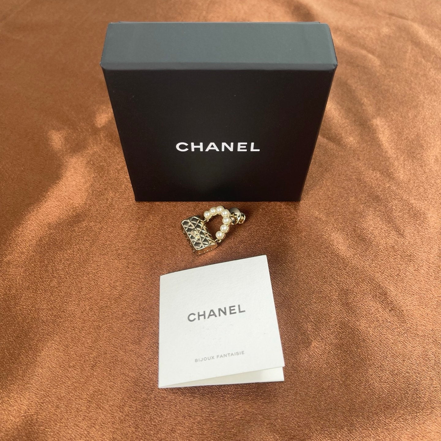 Chanel Coco Mark Matelassé Pearl Brooch – Gold [Used]