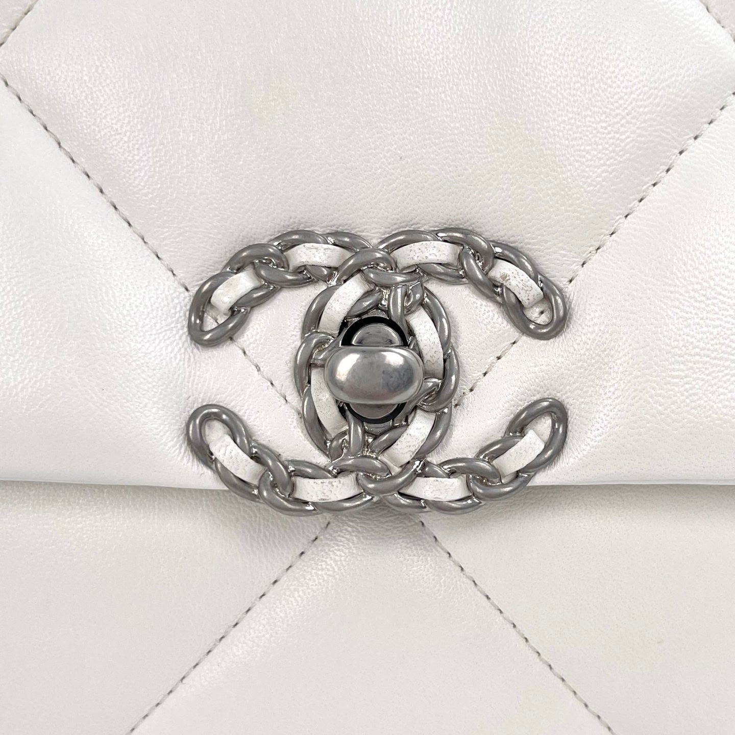 Chanel White Lambskin 19 Line Shoulder Bag [Used]