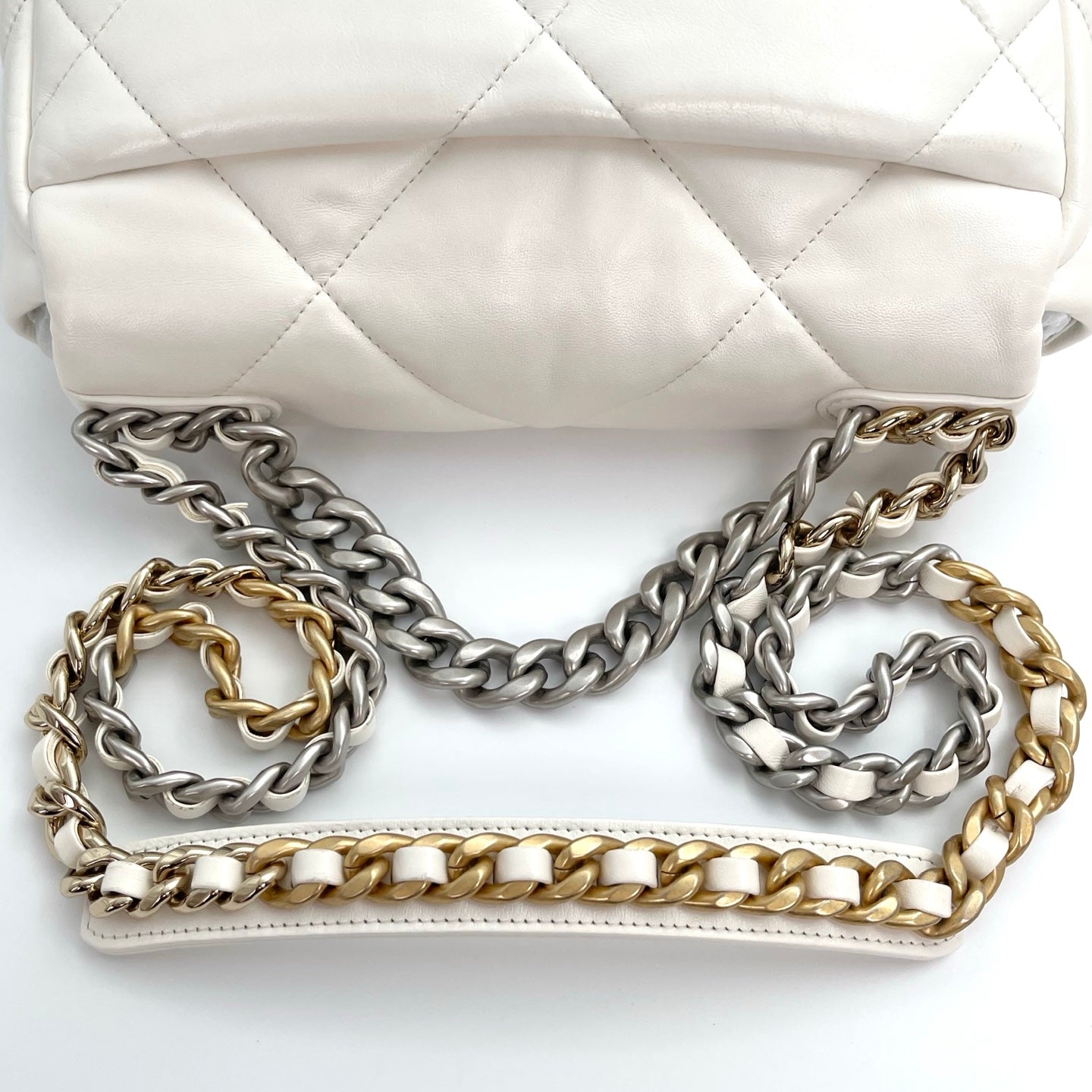 Chanel White Lambskin 19 Line Shoulder Bag [Used]