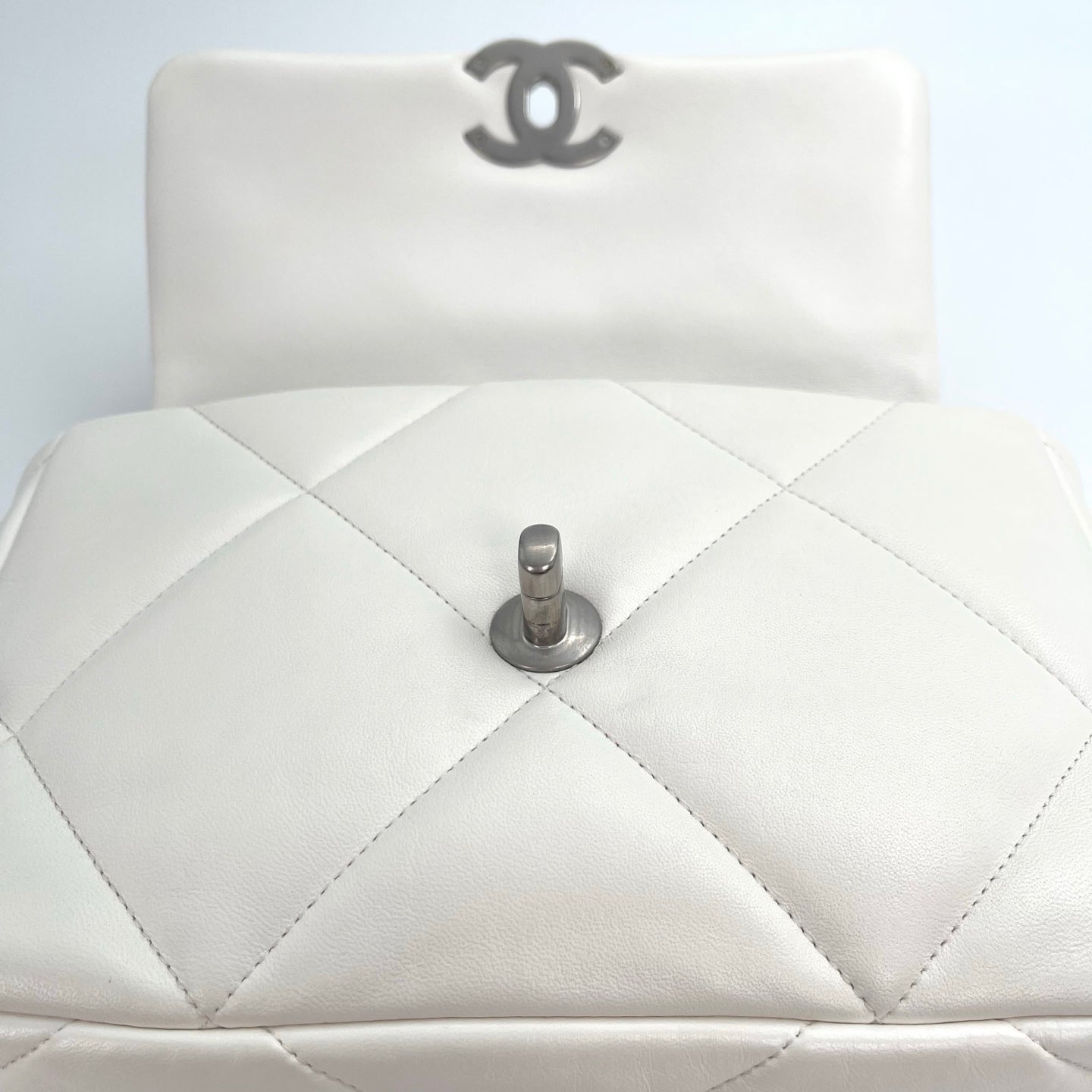 Chanel White Lambskin 19 Line Shoulder Bag [Used]